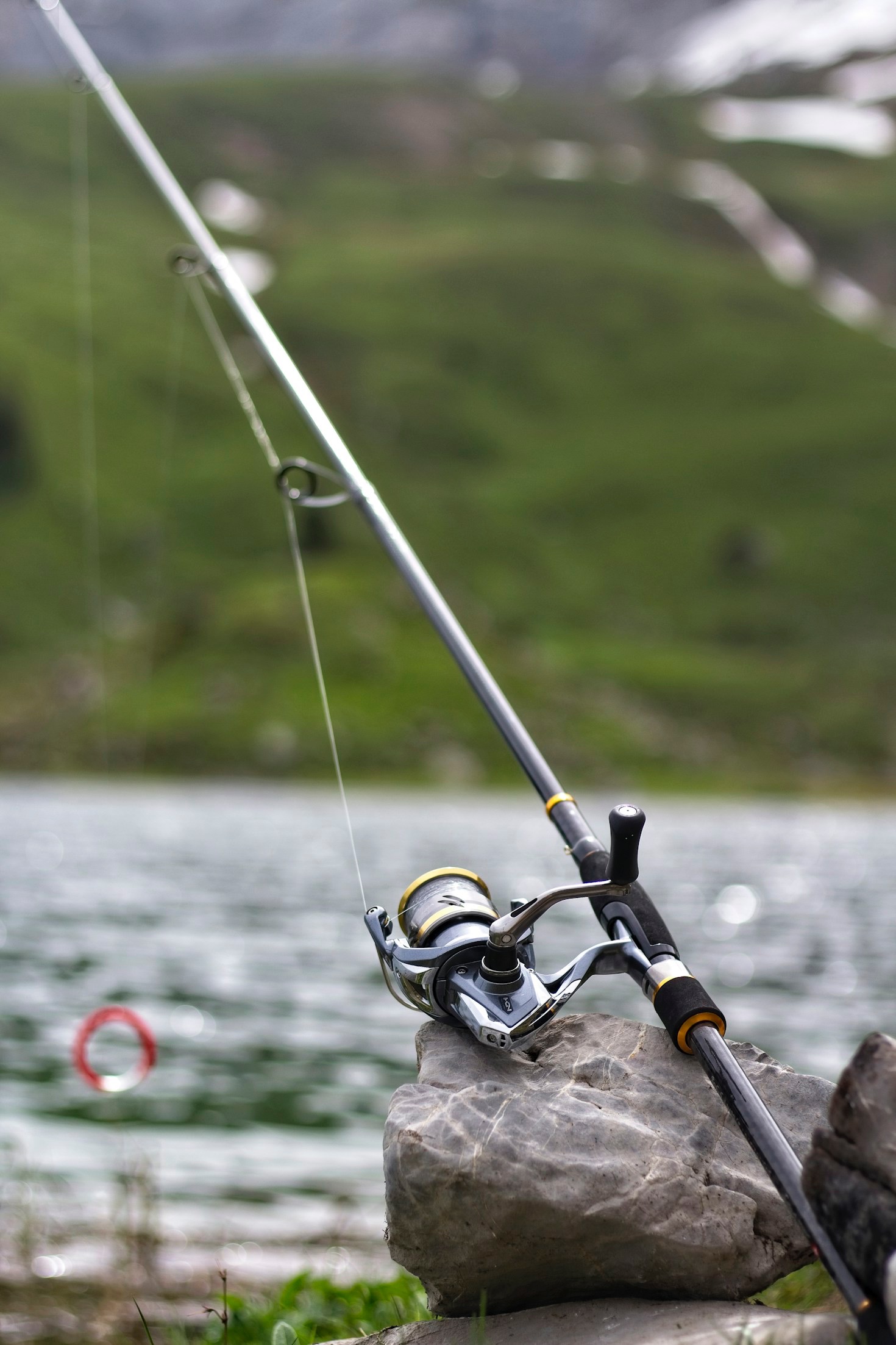 Derfor er en håndbygget fiskestang et bedre valg – både til spin og flue